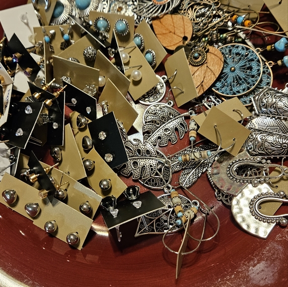 Mystery Bundle 3 pieces of Jewelry.   NO CANCELLATIONS ON ACCIDENTAL BIDS - Picture 6 of 11